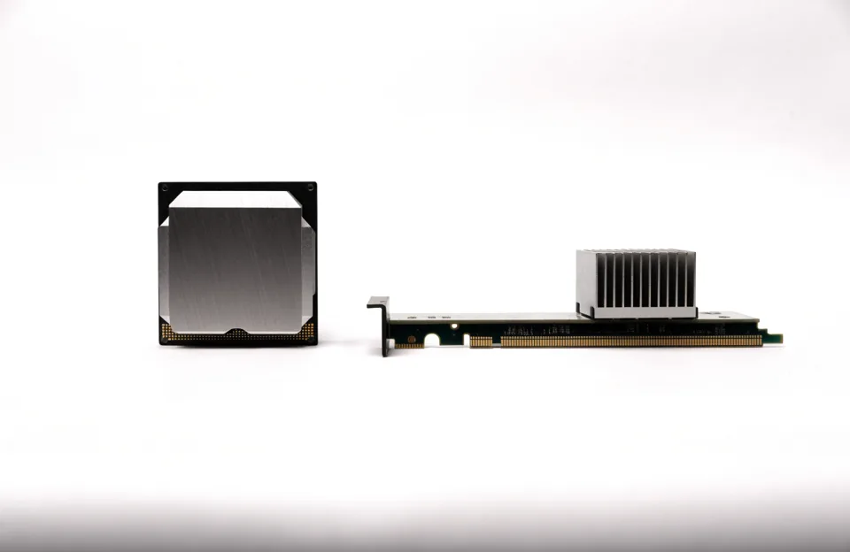 Server processor and RAID controller card